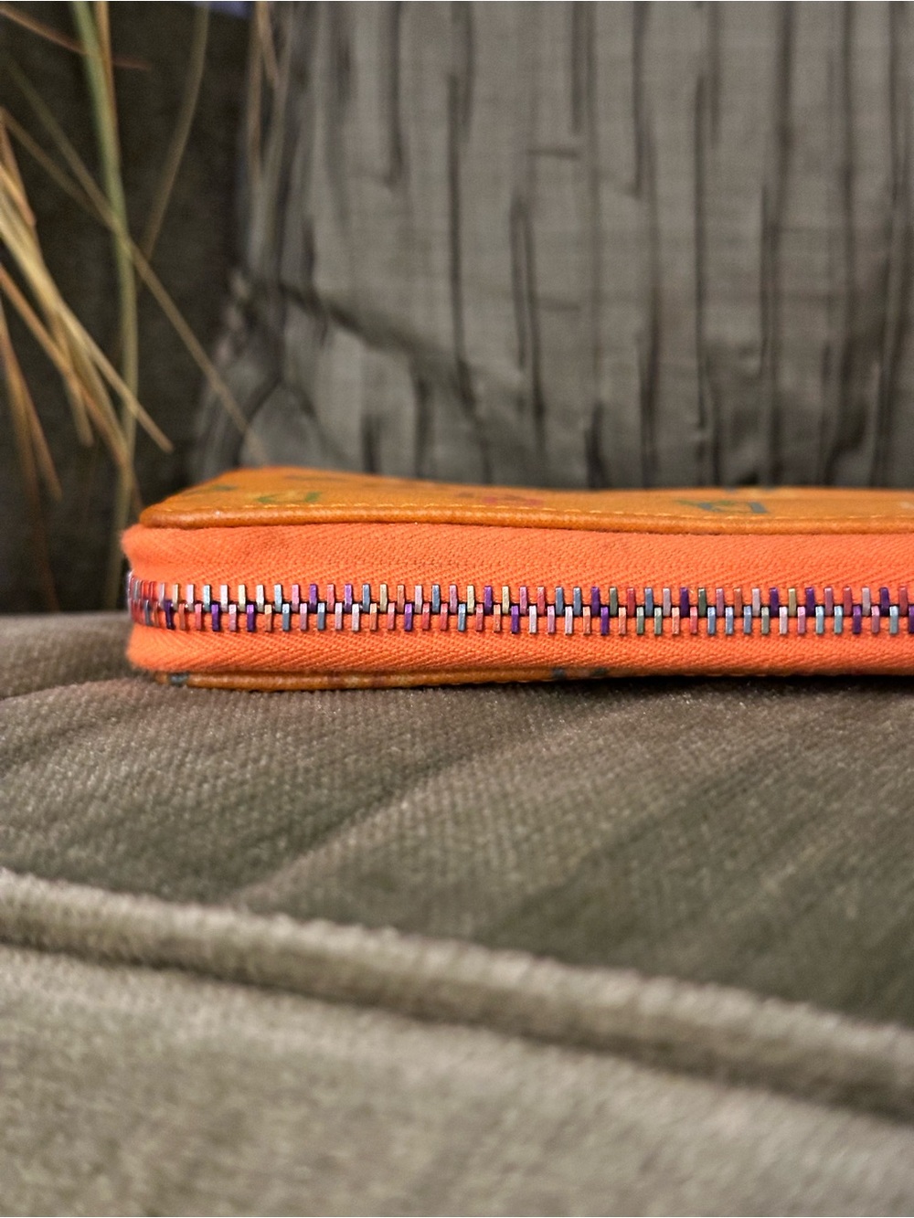 Vintage NWT Dooney & Bourke Y2K Orange Multicolor DB Logo Zip Wallet DB logo - Picture 3 of 4